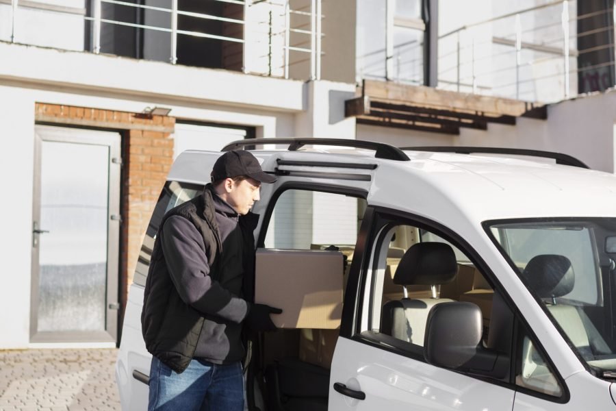 courier-doing-jobs-logistics